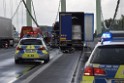 Schwerer LKW VU PKlemm A 4 Rich Olpe auf der Rodenkirchener Bruecke P195